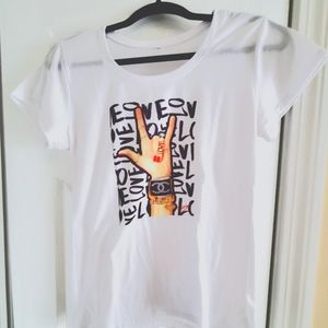 Graphic Rock on 🤘 T-shirt w/Love